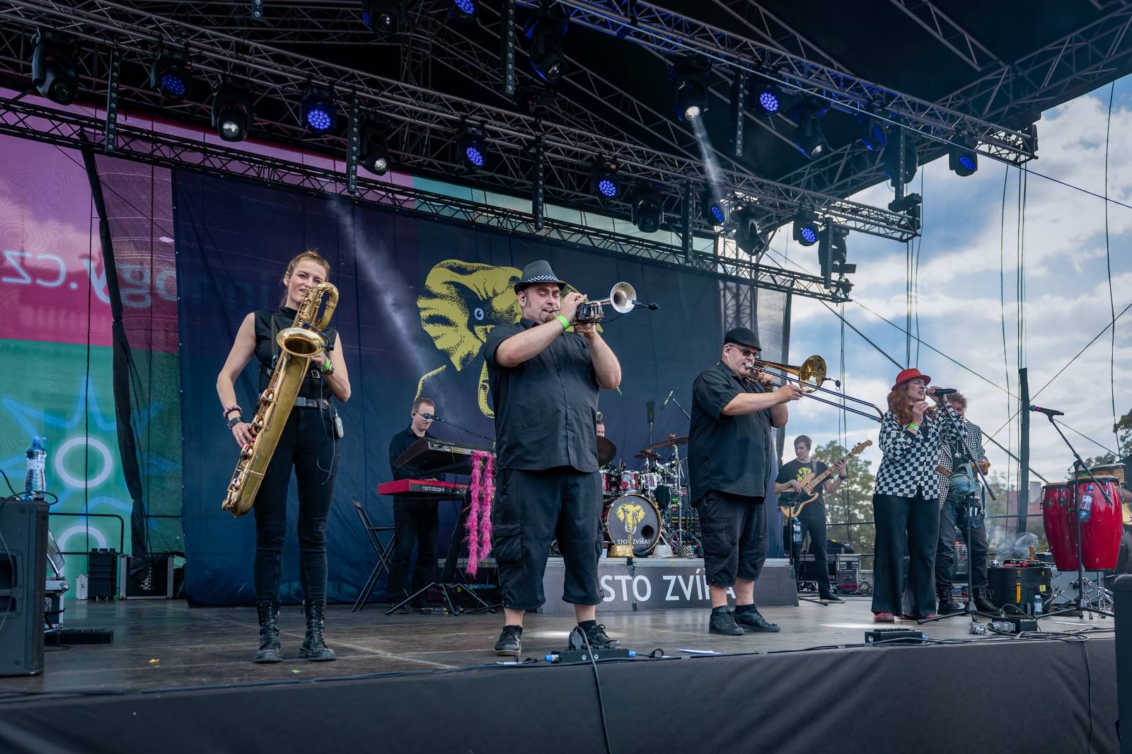 Mezi ploty, den první: Energičtí Skyline, okouzlující Tereza Balonová i legenda Richard Müller