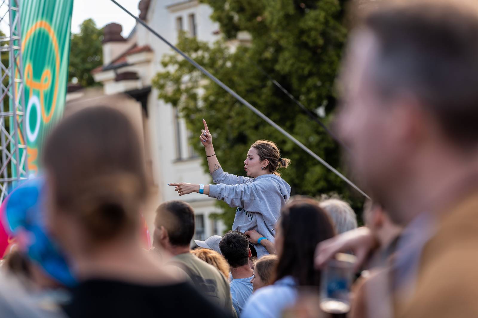 Mezi ploty, den první: Energičtí Skyline, okouzlující Tereza Balonová i legenda Richard Müller