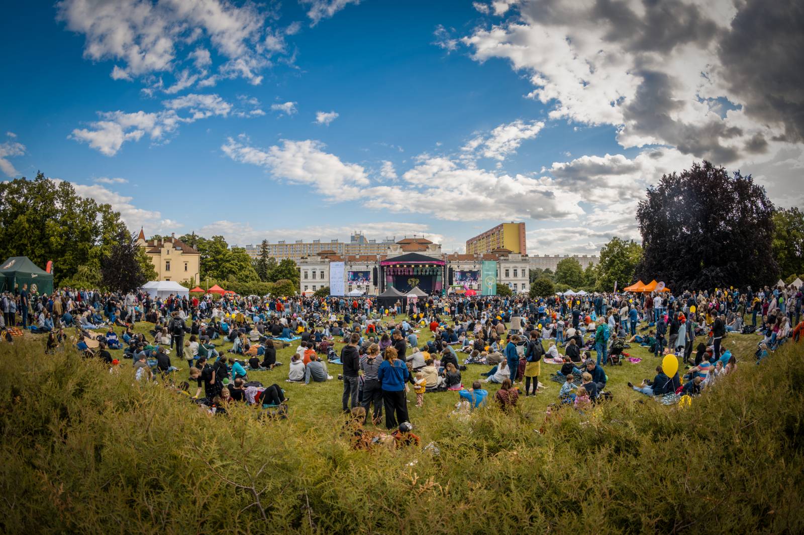 Mezi ploty, den první: Energičtí Skyline, okouzlující Tereza Balonová i legenda Richard Müller