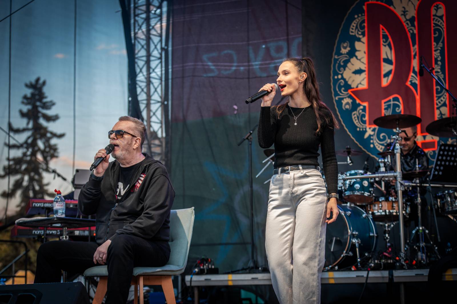 Mezi ploty, den první: Energičtí Skyline, okouzlující Tereza Balonová i legenda Richard Müller