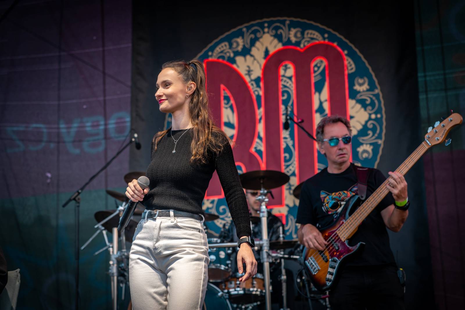 Mezi ploty, den první: Energičtí Skyline, okouzlující Tereza Balonová i legenda Richard Müller