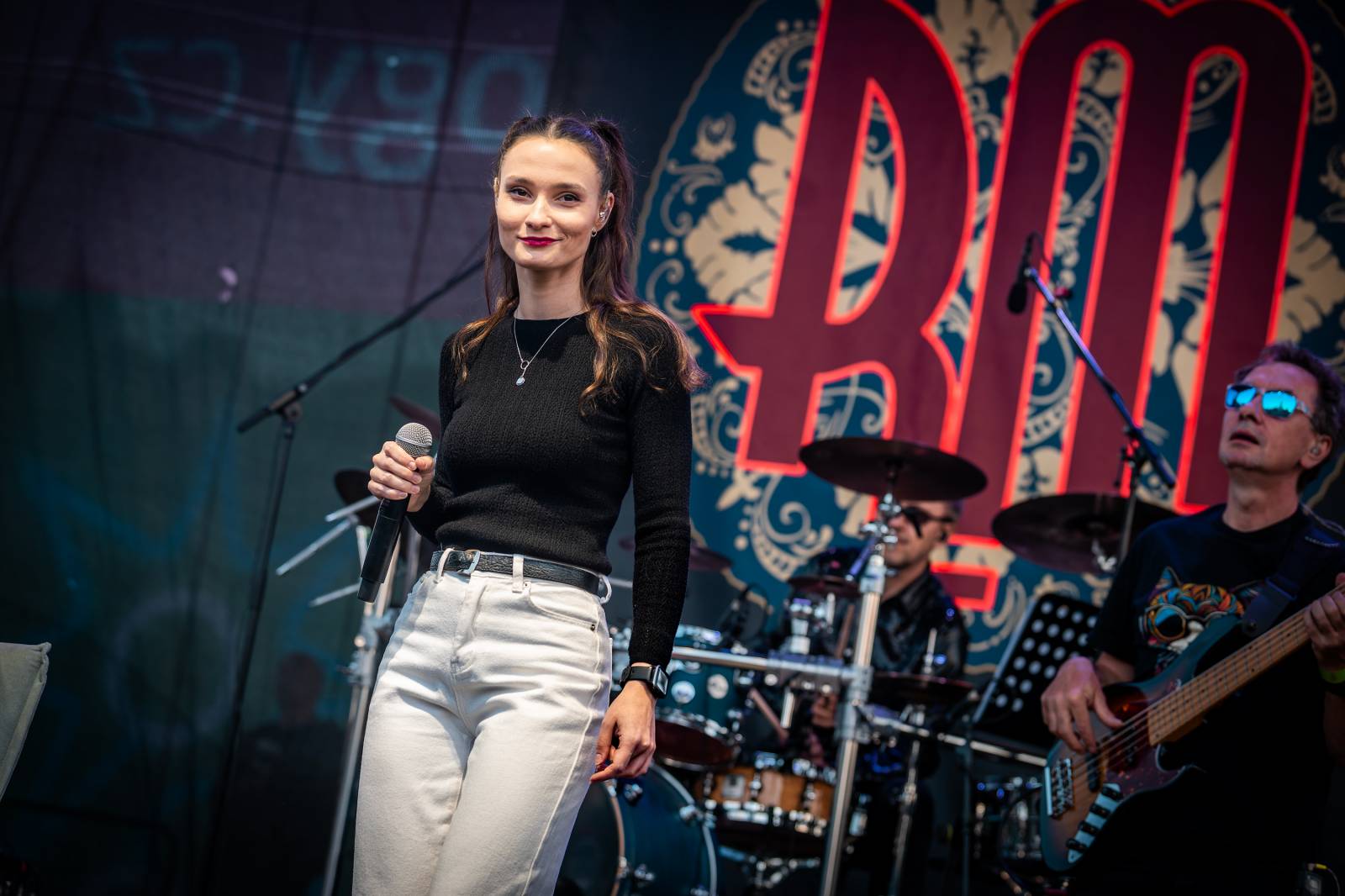 Mezi ploty, den první: Energičtí Skyline, okouzlující Tereza Balonová i legenda Richard Müller