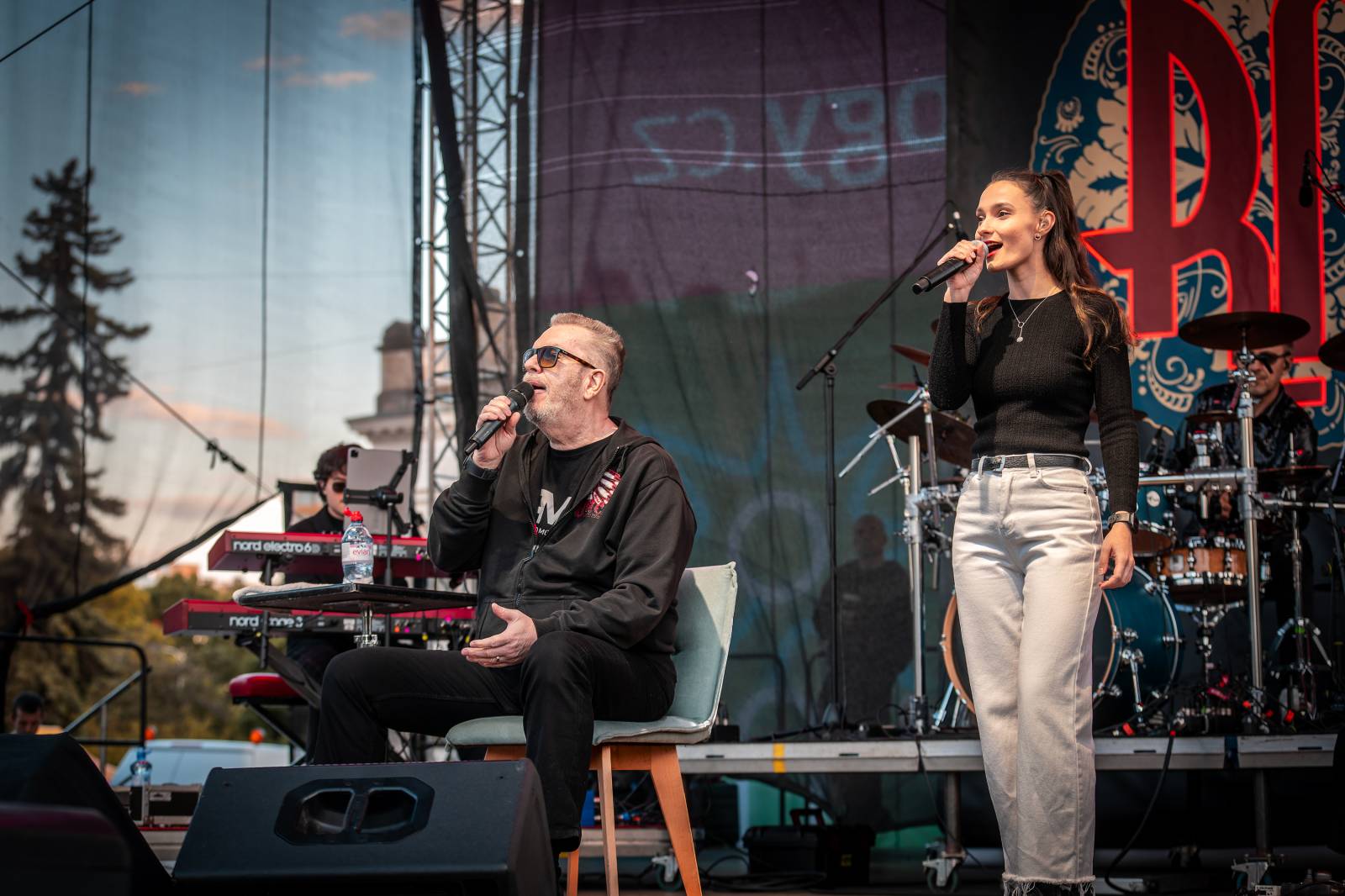 Mezi ploty, den první: Energičtí Skyline, okouzlující Tereza Balonová i legenda Richard Müller