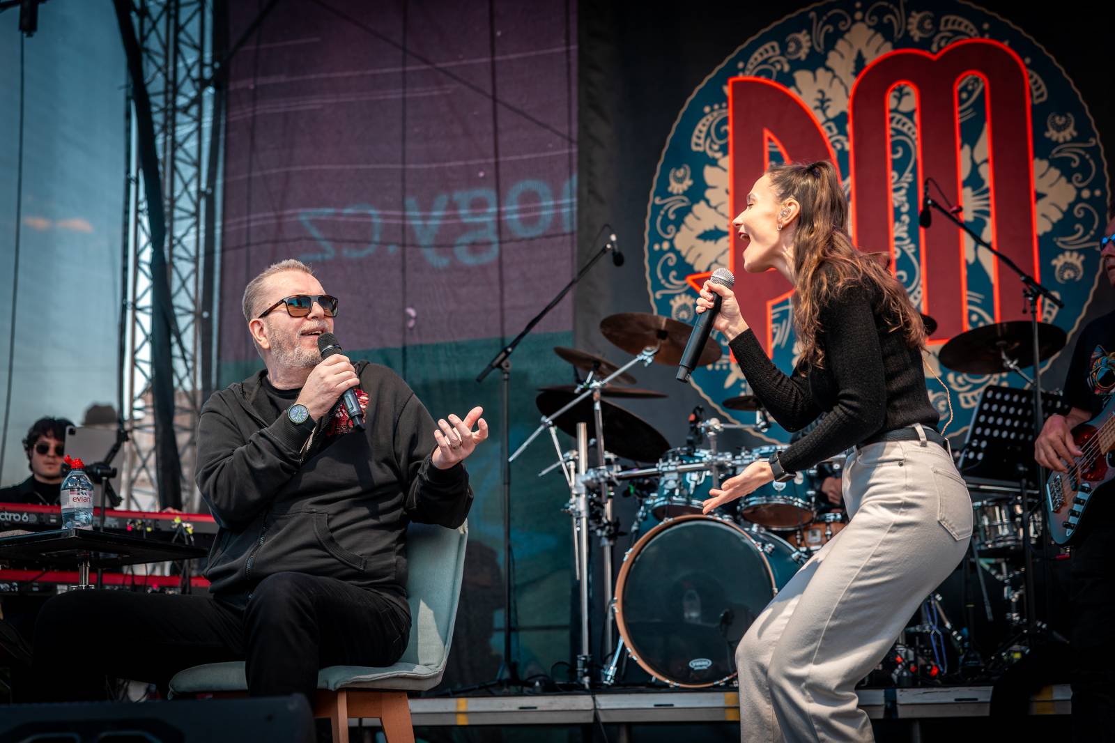 Mezi ploty, den první: Energičtí Skyline, okouzlující Tereza Balonová i legenda Richard Müller