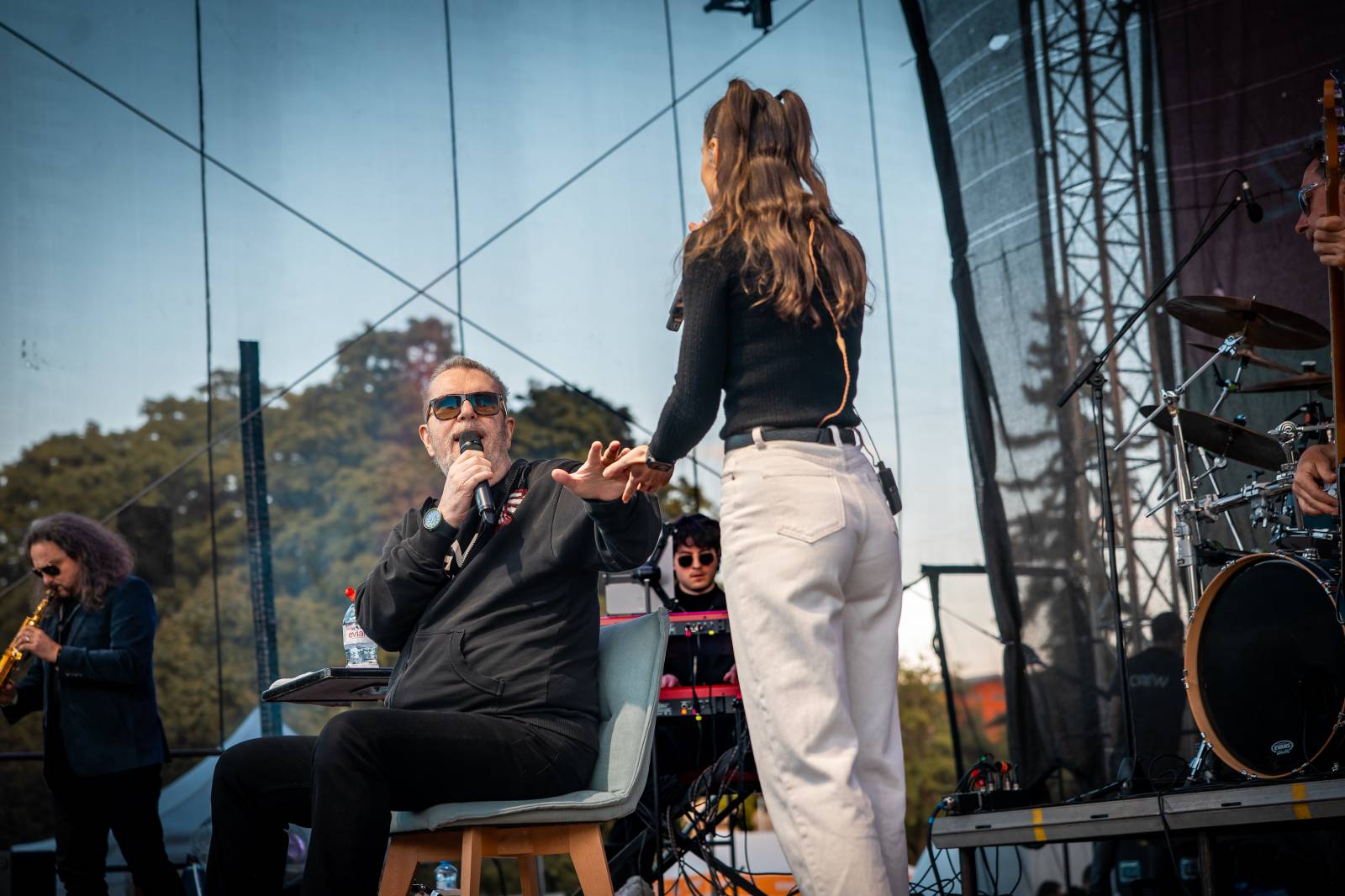 Mezi ploty, den první: Energičtí Skyline, okouzlující Tereza Balonová i legenda Richard Müller