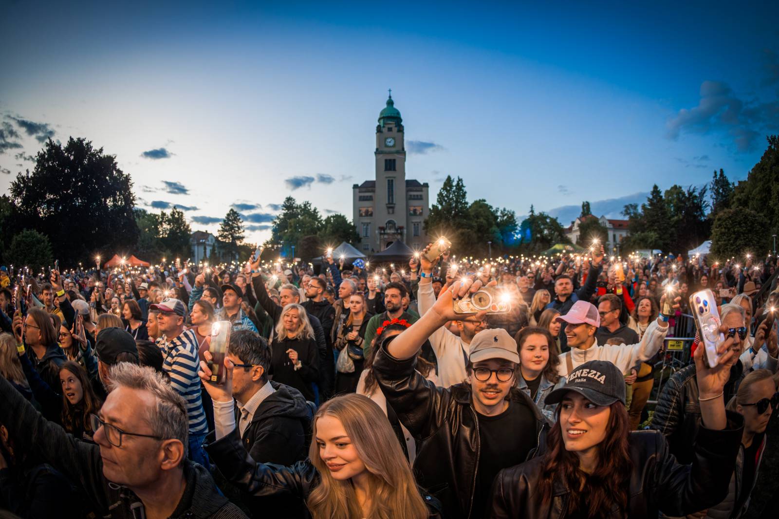 Mezi ploty, den první: Energičtí Skyline, okouzlující Tereza Balonová i legenda Richard Müller