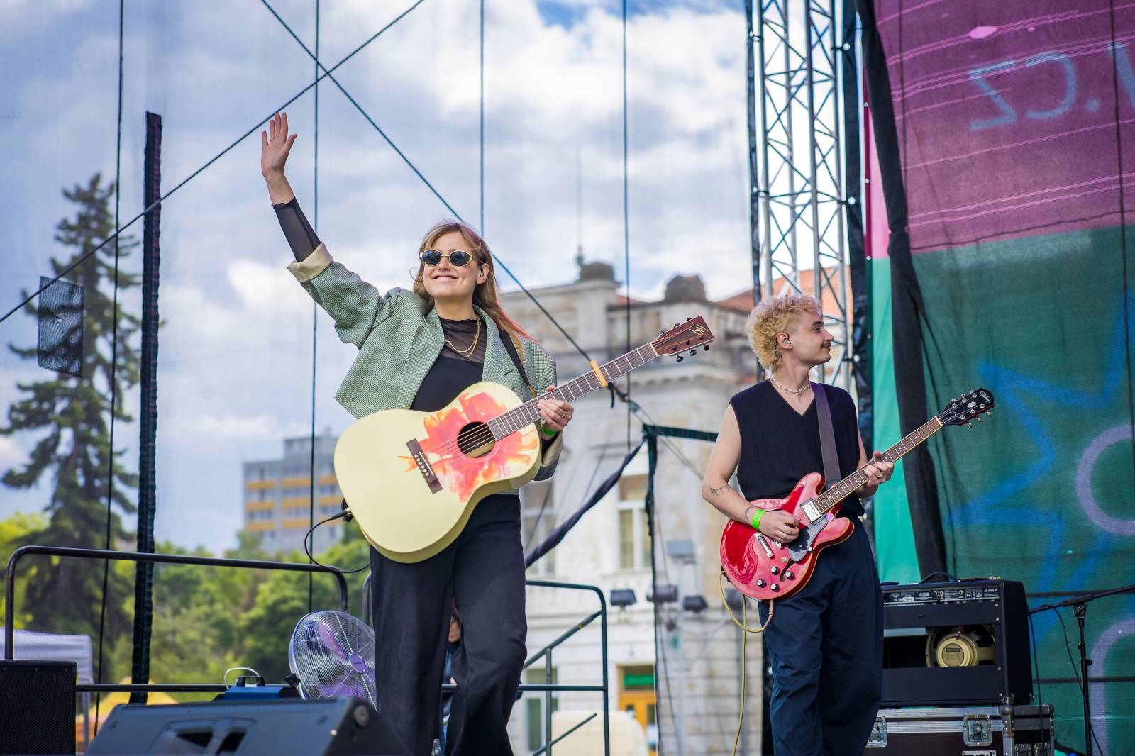 Mezi ploty, den první: Energičtí Skyline, okouzlující Tereza Balonová i legenda Richard Müller