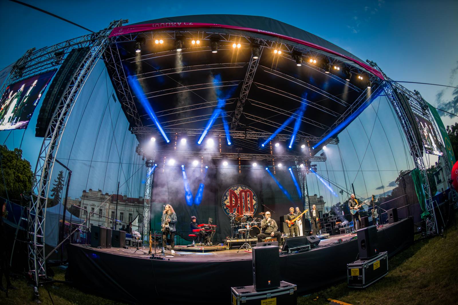 Mezi ploty, den první: Energičtí Skyline, okouzlující Tereza Balonová i legenda Richard Müller