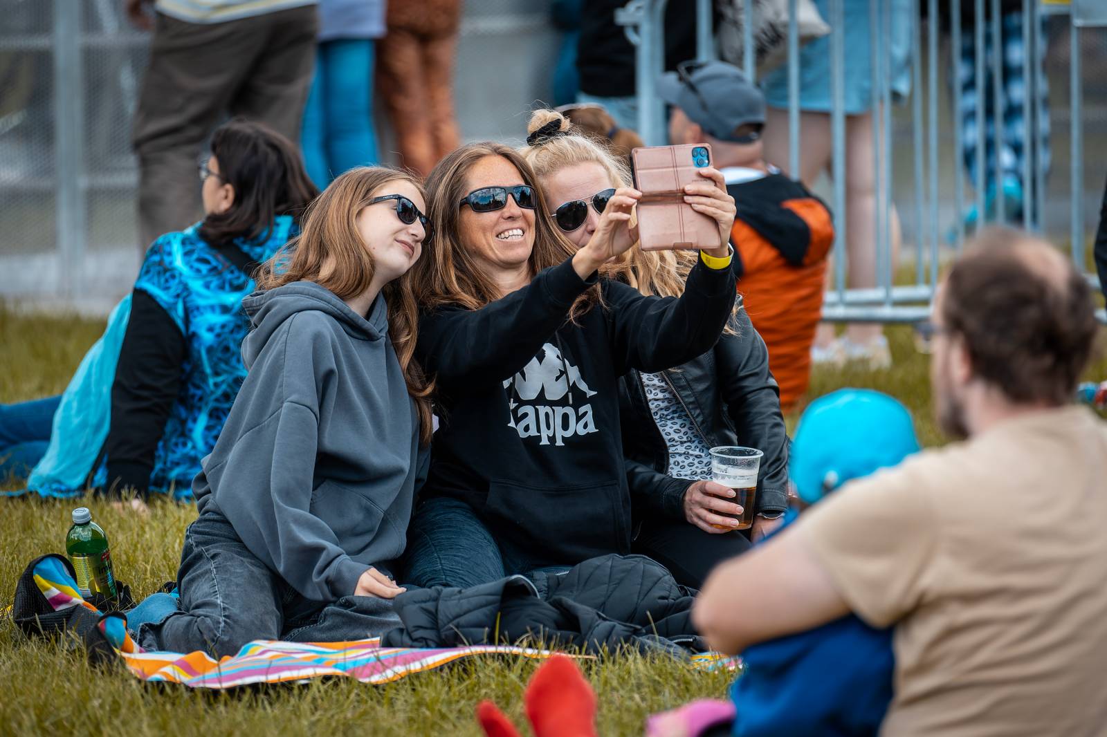 Mezi ploty, den první: Energičtí Skyline, okouzlující Tereza Balonová i legenda Richard Müller