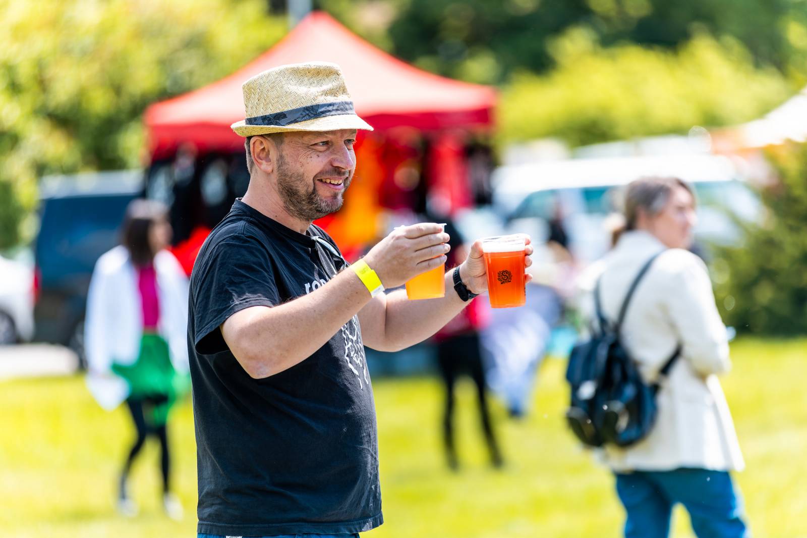 Mezi ploty, den první: Energičtí Skyline, okouzlující Tereza Balonová i legenda Richard Müller