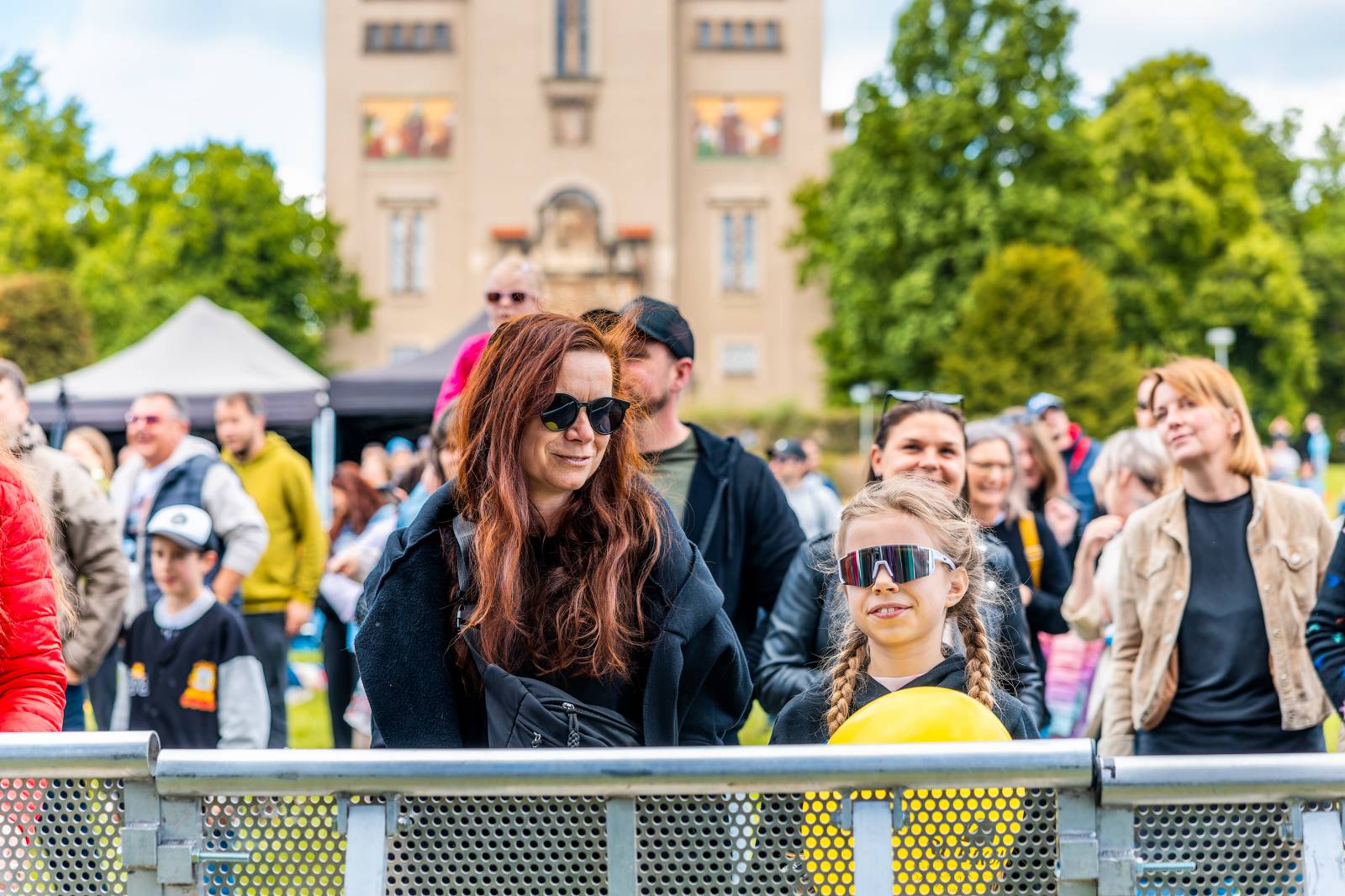 Mezi ploty, den první: Energičtí Skyline, okouzlující Tereza Balonová i legenda Richard Müller