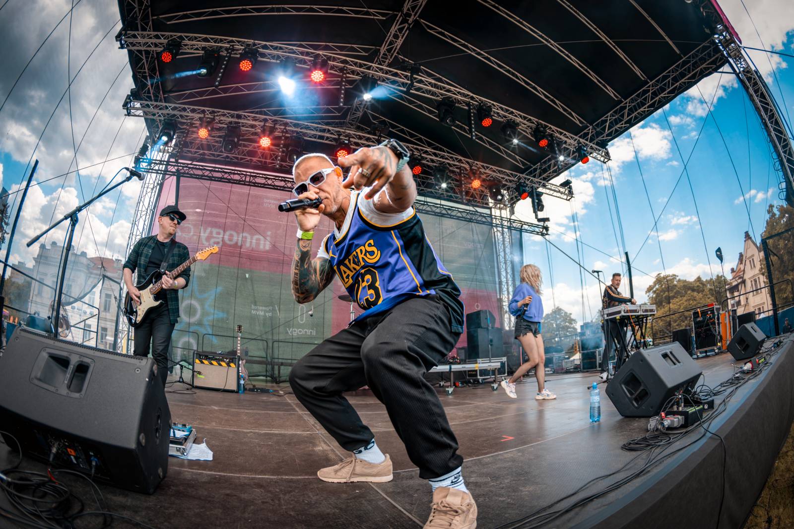 Mezi ploty, den první: Energičtí Skyline, okouzlující Tereza Balonová i legenda Richard Müller