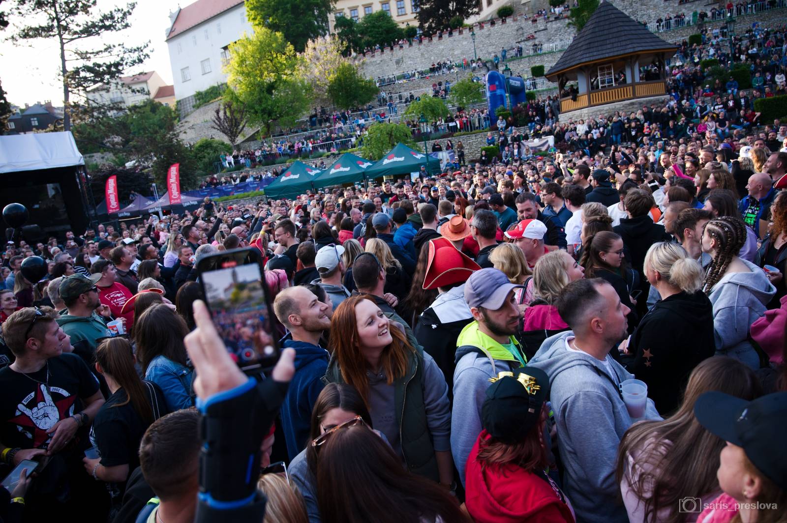 Rybičky 48 vyprodaly megakoncerty v Kutné Hoře. Zahráli Tomáš Klus, Vypsaná fiXa, Holki, Civilní obrana i Street69