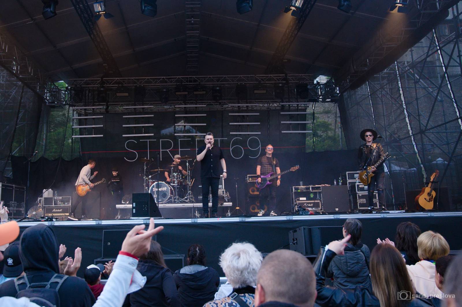 Rybičky 48 vyprodaly megakoncerty v Kutné Hoře. Zahráli Tomáš Klus, Vypsaná fiXa, Holki, Civilní obrana i Street69