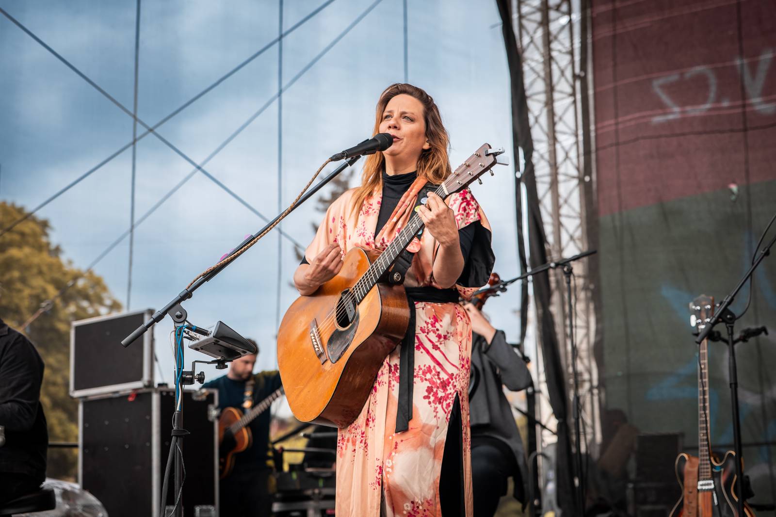 Mezi ploty, den druhý: Ani déšť nezkazil dobrou náladu. Zahráli Olympic, Aneta Langerová, Marta Jandová i Michal Hrůza