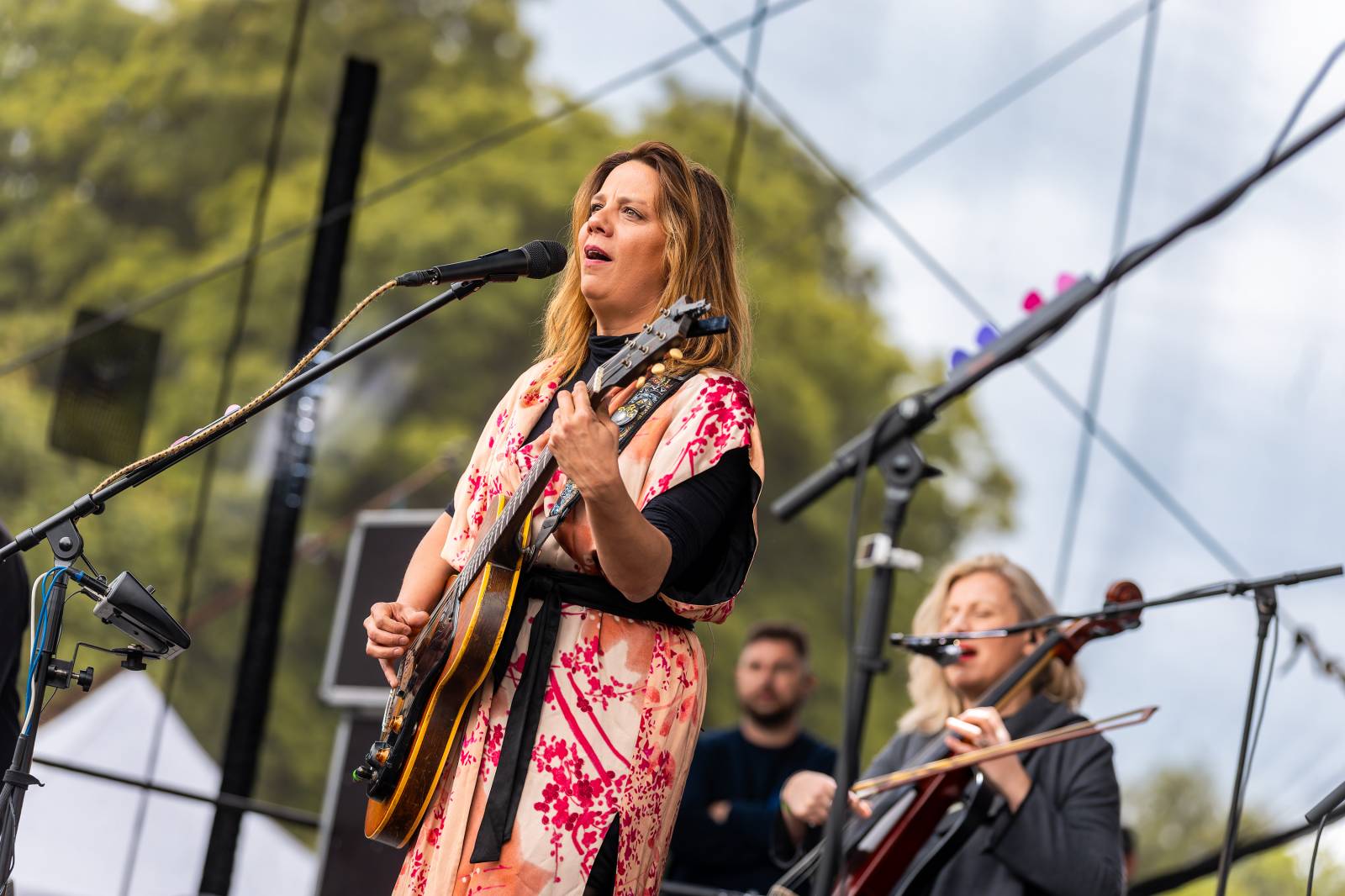 Mezi ploty, den druhý: Ani déšť nezkazil dobrou náladu. Zahráli Olympic, Aneta Langerová, Marta Jandová i Michal Hrůza