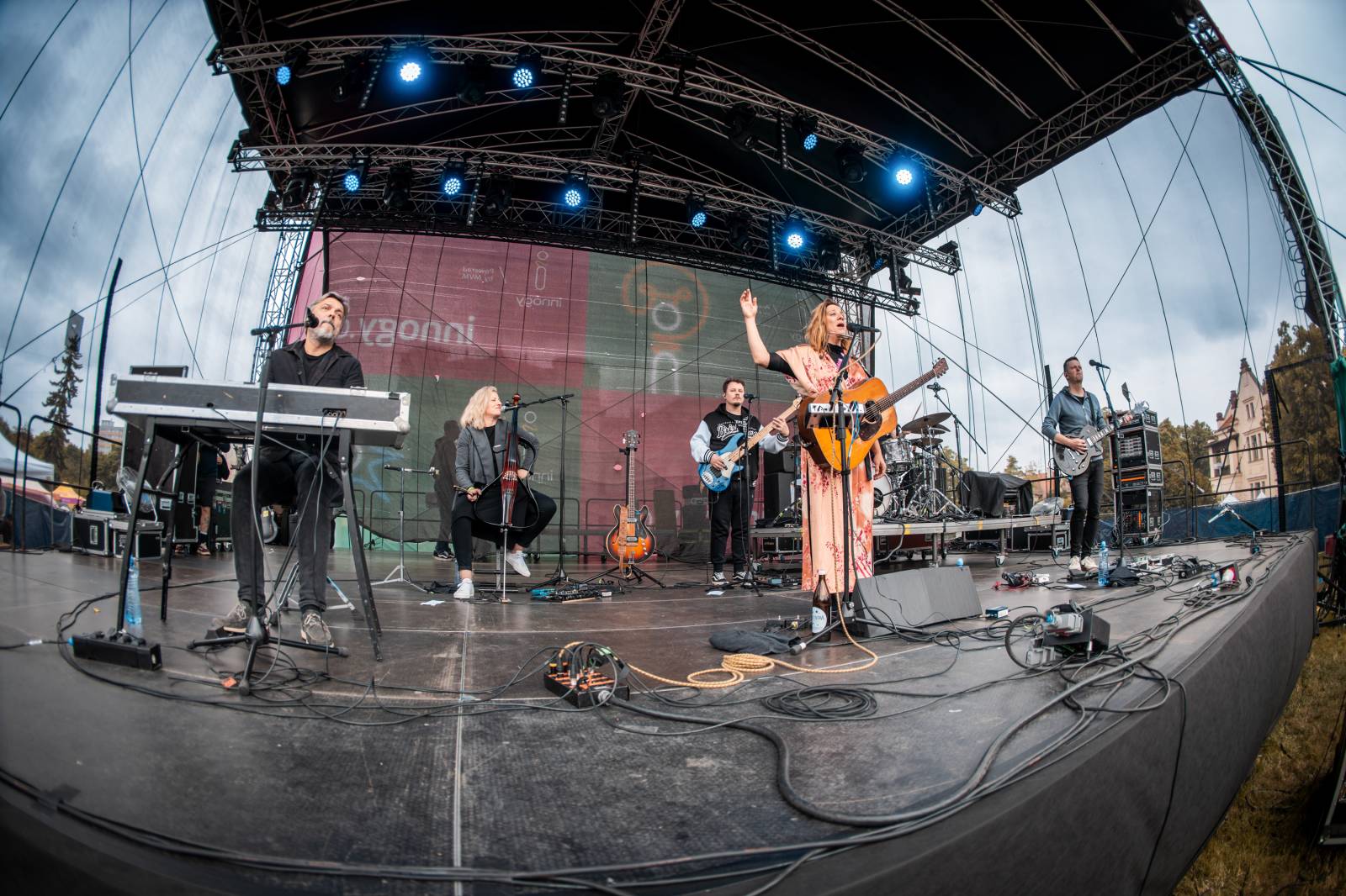 Mezi ploty, den druhý: Ani déšť nezkazil dobrou náladu. Zahráli Olympic, Aneta Langerová, Marta Jandová i Michal Hrůza