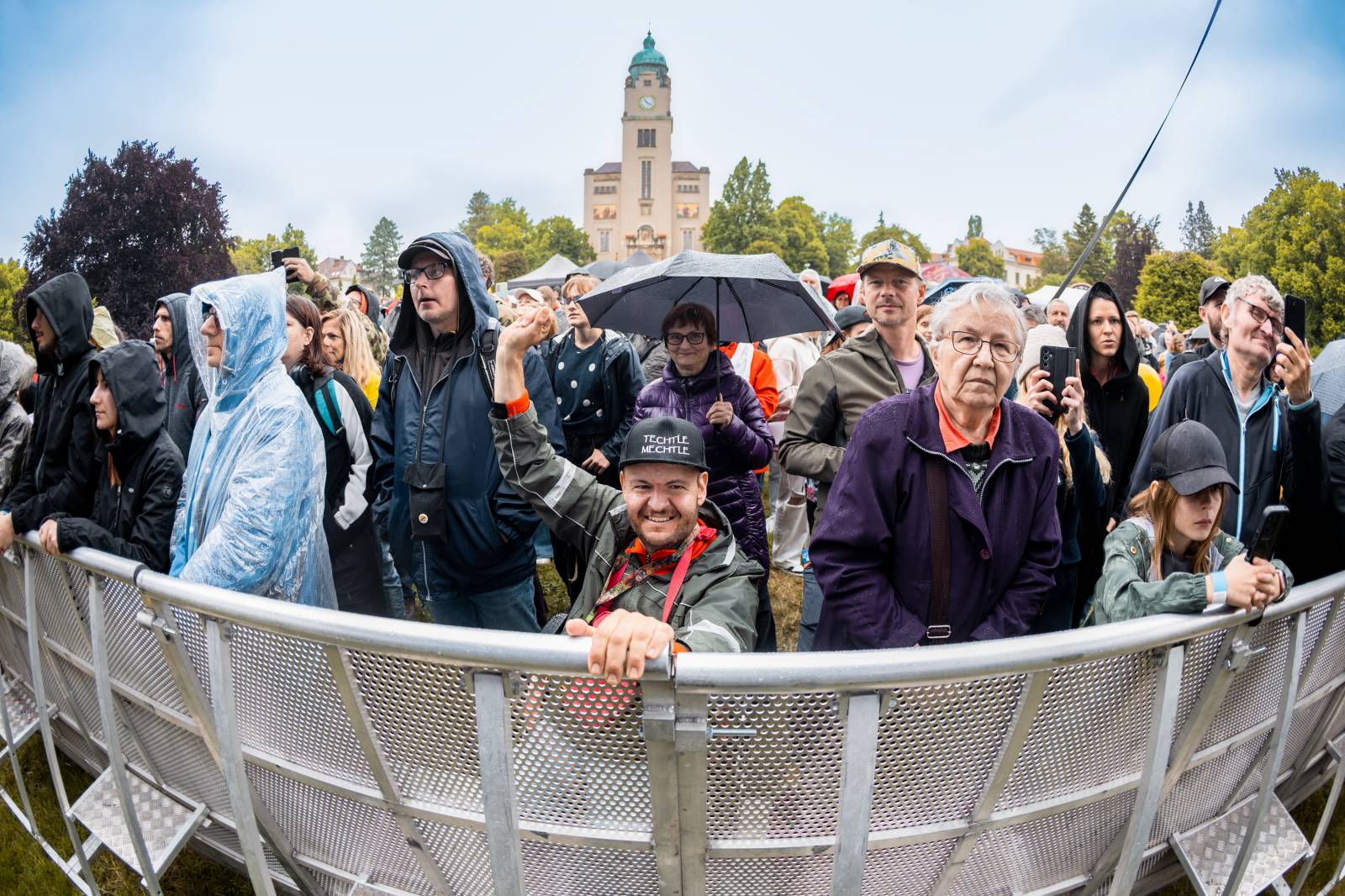 Mezi ploty, den druhý: Ani déšť nezkazil dobrou náladu. Zahráli Olympic, Aneta Langerová, Marta Jandová i Michal Hrůza