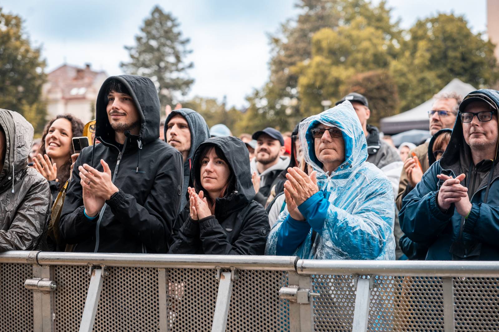 Mezi ploty, den druhý: Ani déšť nezkazil dobrou náladu. Zahráli Olympic, Aneta Langerová, Marta Jandová i Michal Hrůza