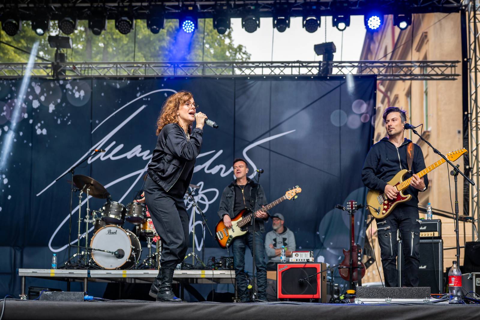 Mezi ploty, den druhý: Ani déšť nezkazil dobrou náladu. Zahráli Olympic, Aneta Langerová, Marta Jandová i Michal Hrůza