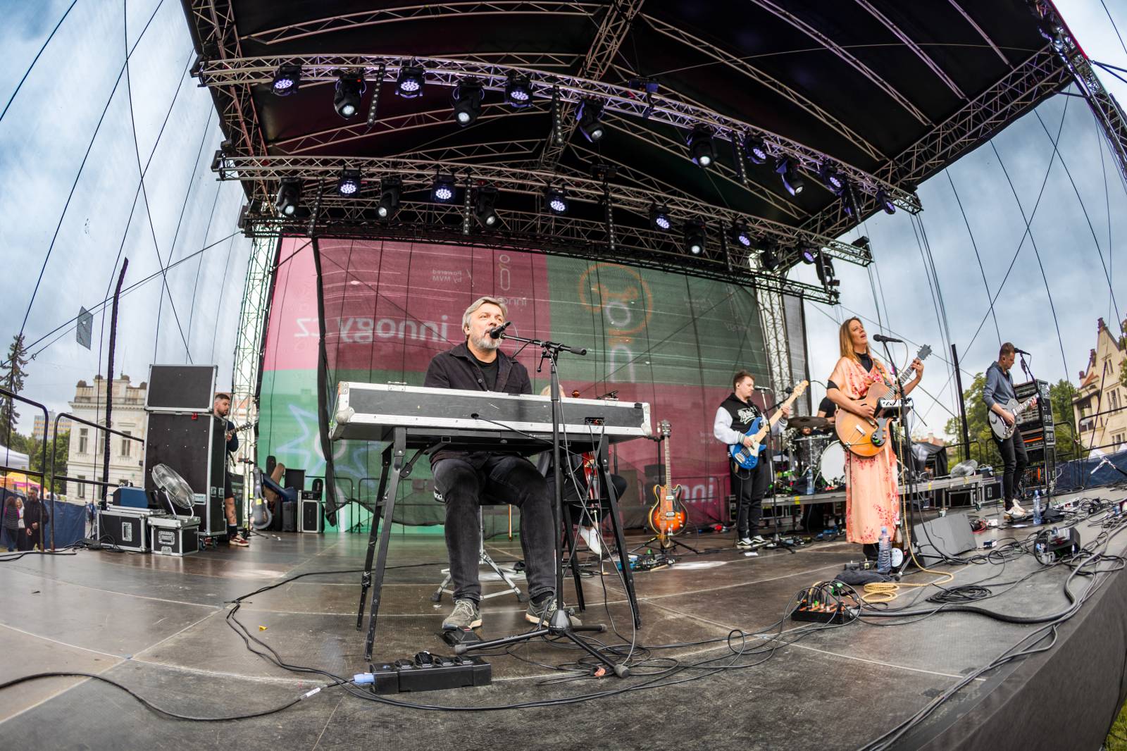 Mezi ploty, den druhý: Ani déšť nezkazil dobrou náladu. Zahráli Olympic, Aneta Langerová, Marta Jandová i Michal Hrůza