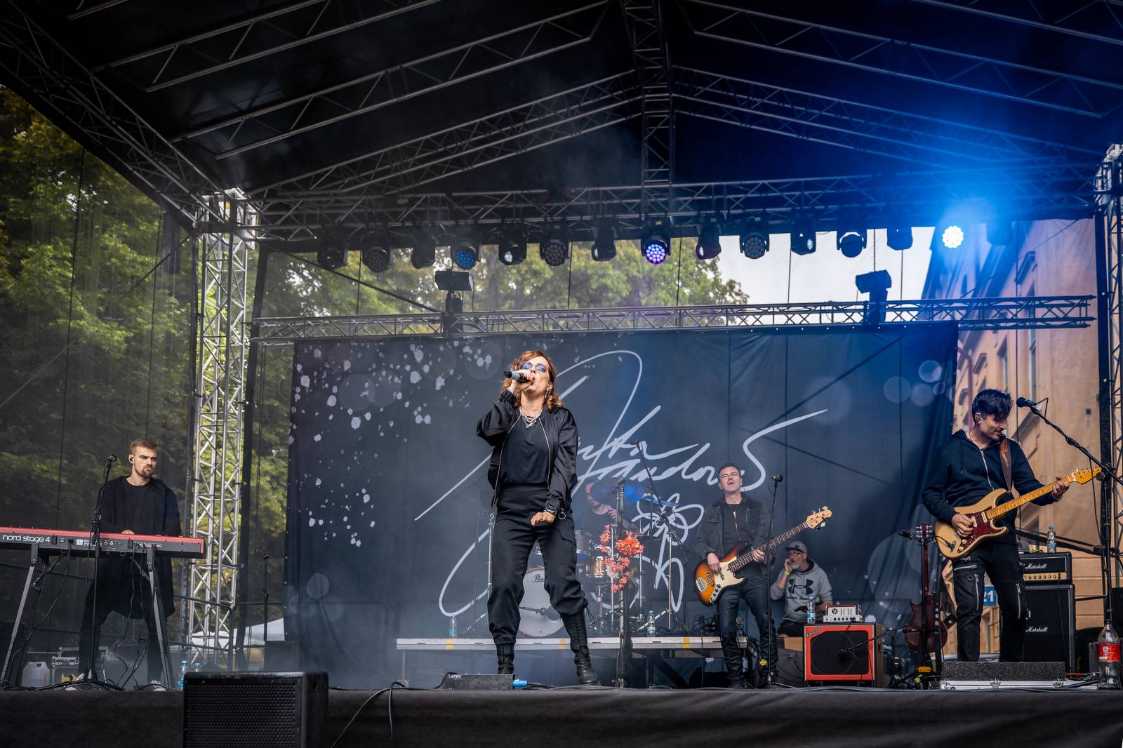 Mezi ploty, den druhý: Ani déšť nezkazil dobrou náladu. Zahráli Olympic, Aneta Langerová, Marta Jandová i Michal Hrůza