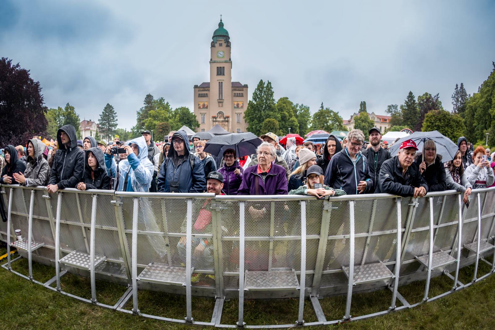 Mezi ploty, den druhý: Ani déšť nezkazil dobrou náladu. Zahráli Olympic, Aneta Langerová, Marta Jandová i Michal Hrůza