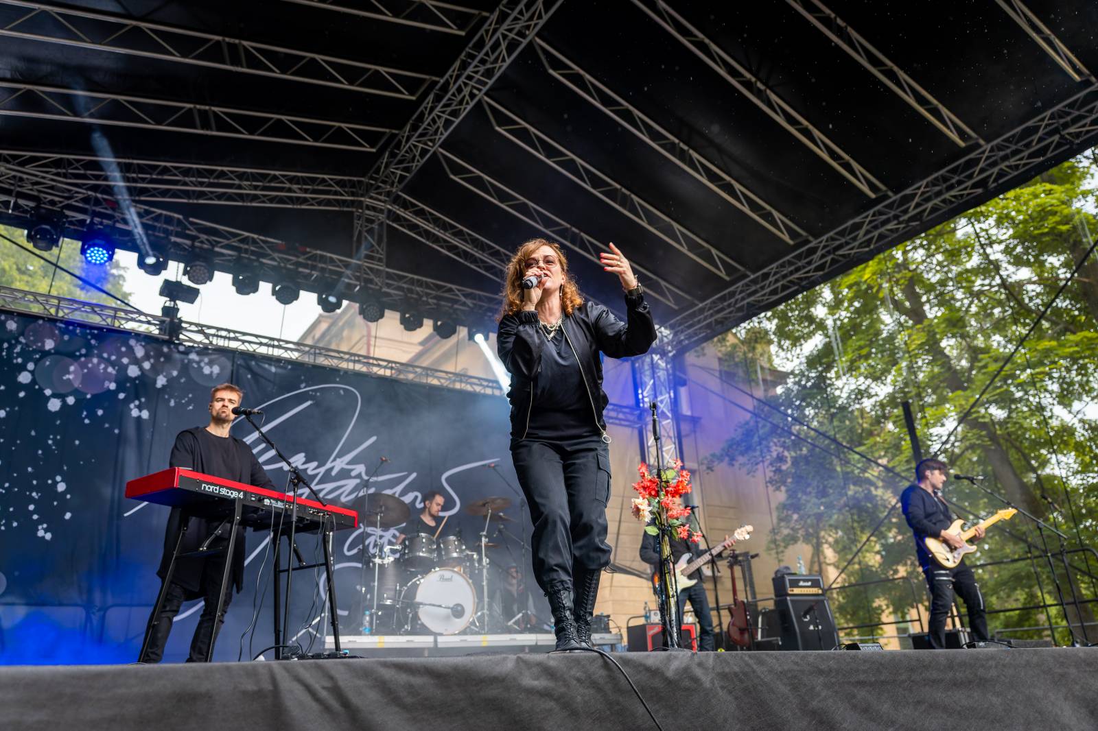 Mezi ploty, den druhý: Ani déšť nezkazil dobrou náladu. Zahráli Olympic, Aneta Langerová, Marta Jandová i Michal Hrůza