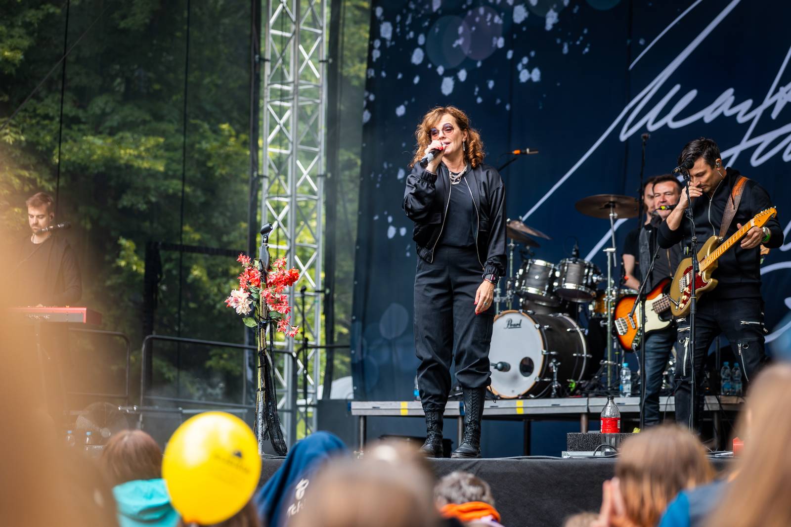 Mezi ploty, den druhý: Ani déšť nezkazil dobrou náladu. Zahráli Olympic, Aneta Langerová, Marta Jandová i Michal Hrůza