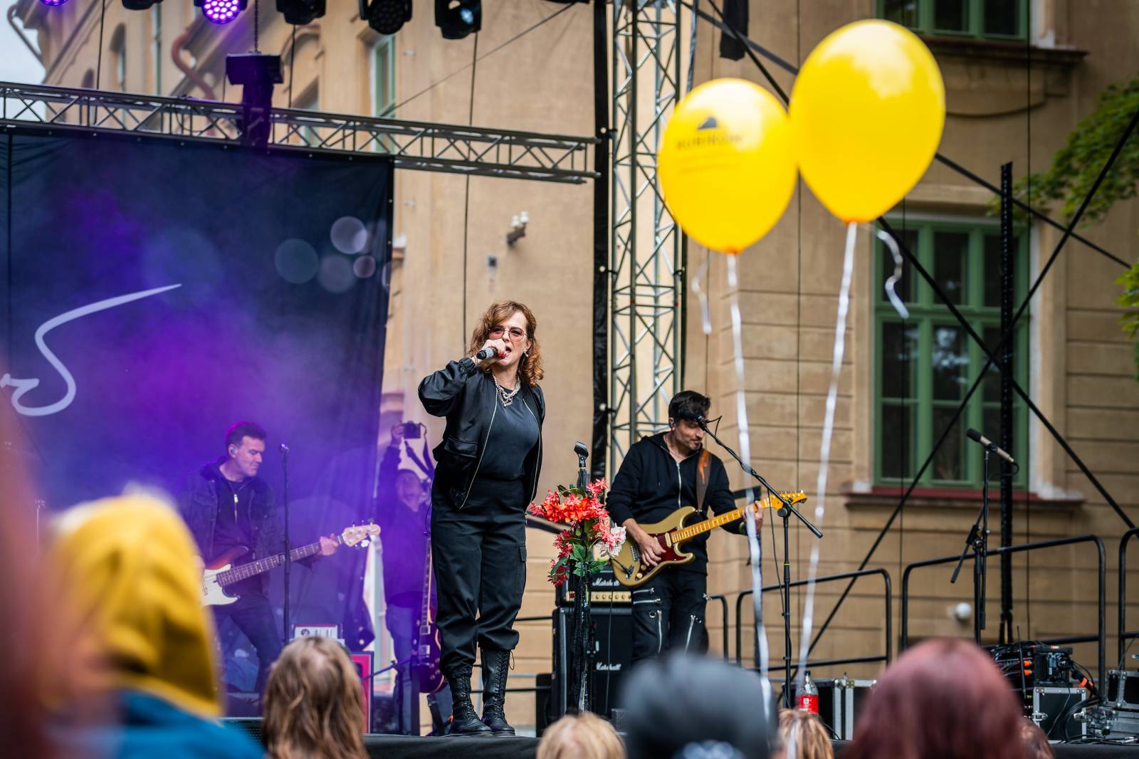 Mezi ploty, den druhý: Ani déšť nezkazil dobrou náladu. Zahráli Olympic, Aneta Langerová, Marta Jandová i Michal Hrůza