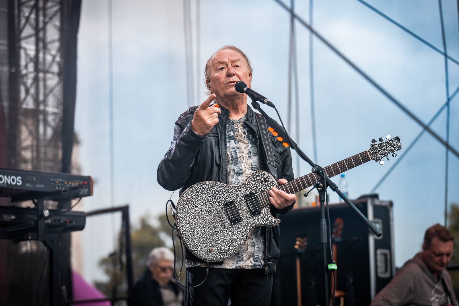 Mezi ploty, den druhý: Ani déšť nezkazil dobrou náladu. Zahráli Olympic, Aneta Langerová, Marta Jandová i Michal Hrůza