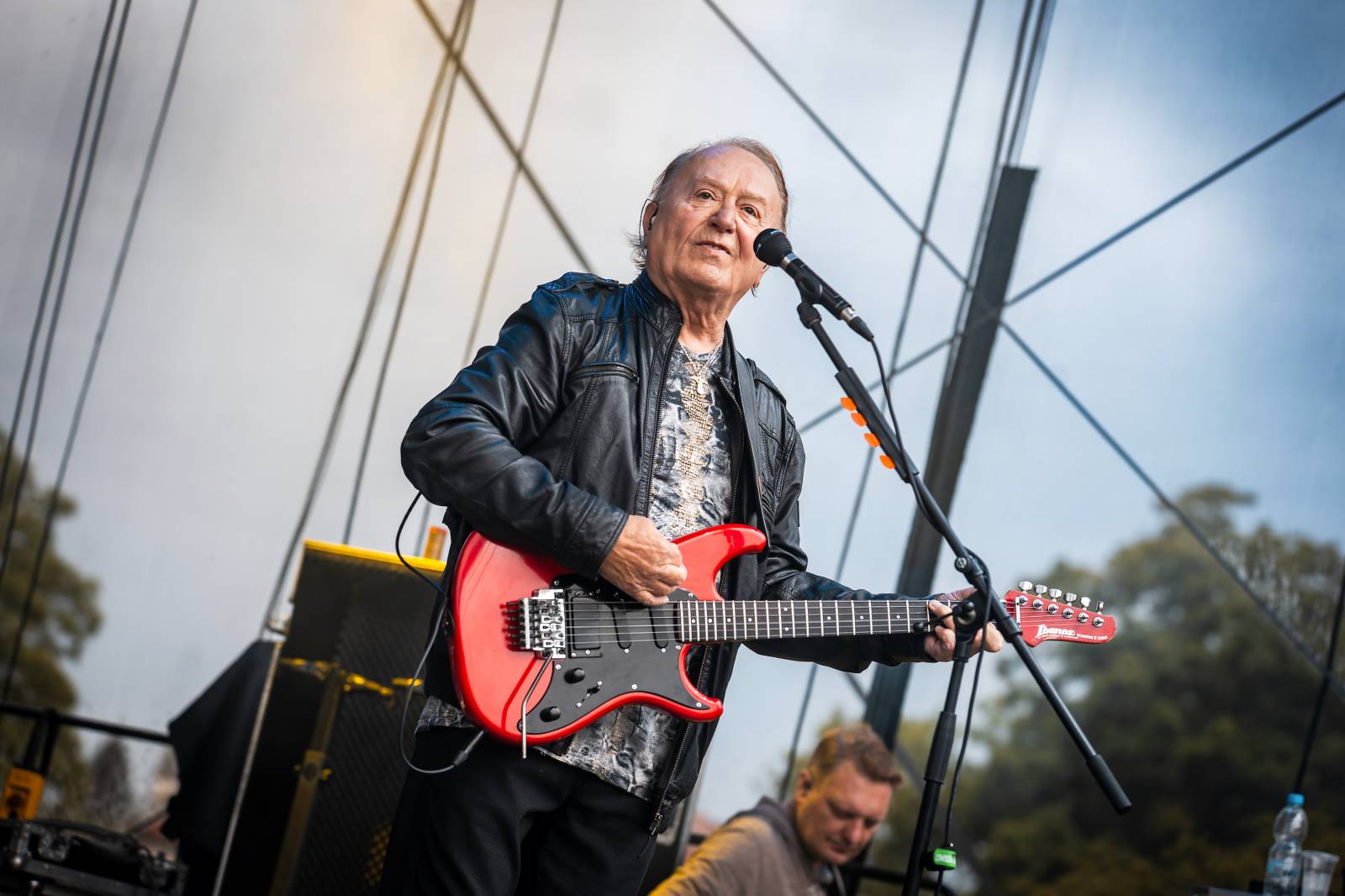 Mezi ploty, den druhý: Ani déšť nezkazil dobrou náladu. Zahráli Olympic, Aneta Langerová, Marta Jandová i Michal Hrůza