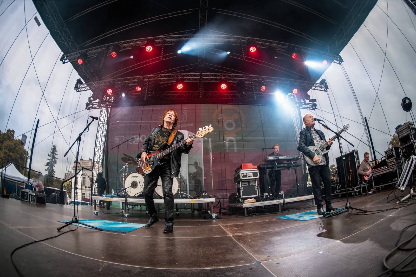 Mezi ploty, den druhý: Ani déšť nezkazil dobrou náladu. Zahráli Olympic, Aneta Langerová, Marta Jandová i Michal Hrůza