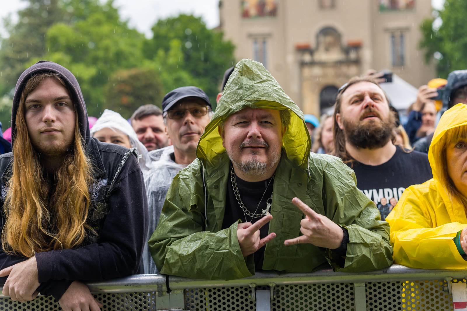 Mezi ploty, den druhý: Ani déšť nezkazil dobrou náladu. Zahráli Olympic, Aneta Langerová, Marta Jandová i Michal Hrůza