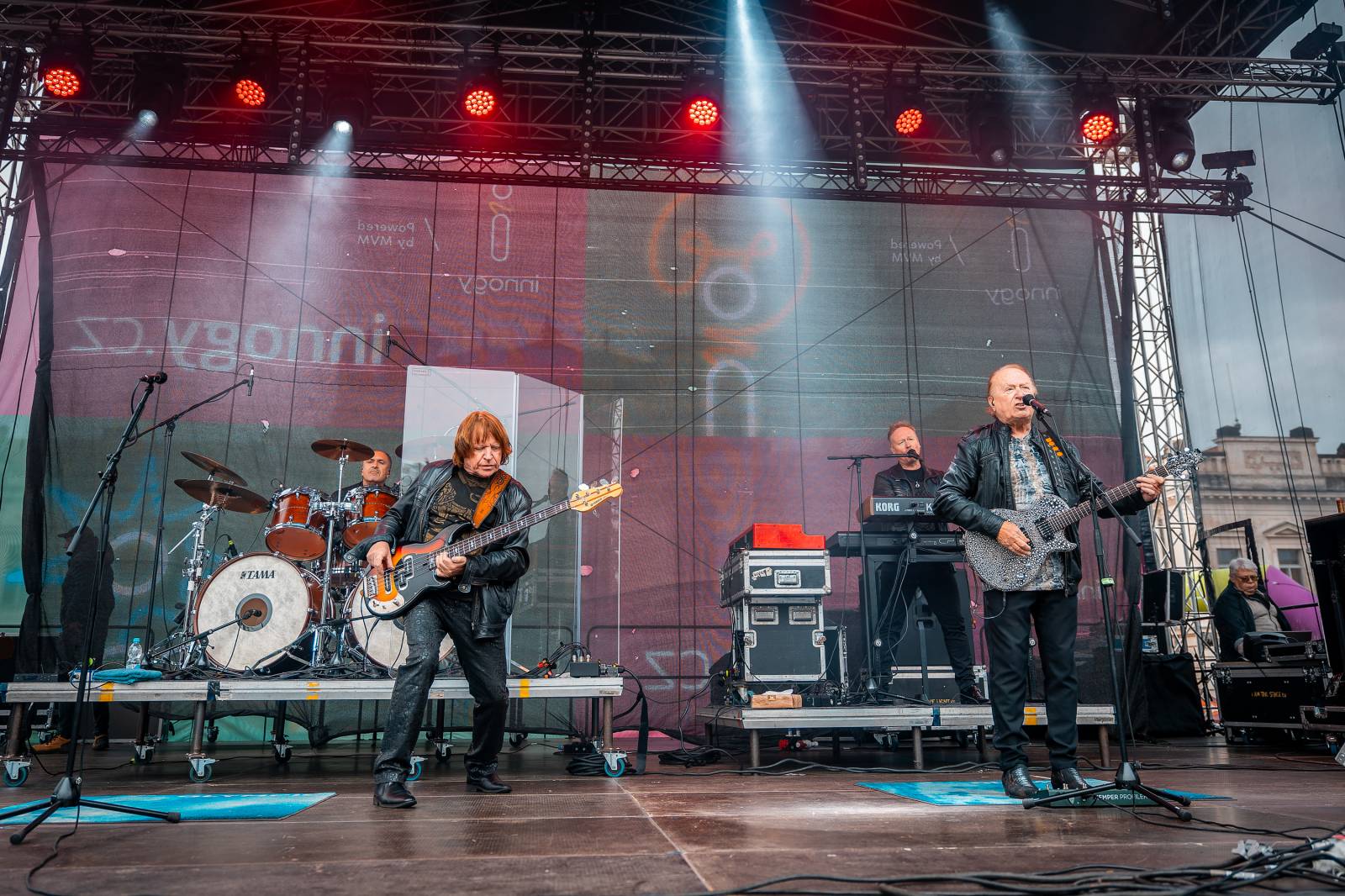 Mezi ploty, den druhý: Ani déšť nezkazil dobrou náladu. Zahráli Olympic, Aneta Langerová, Marta Jandová i Michal Hrůza