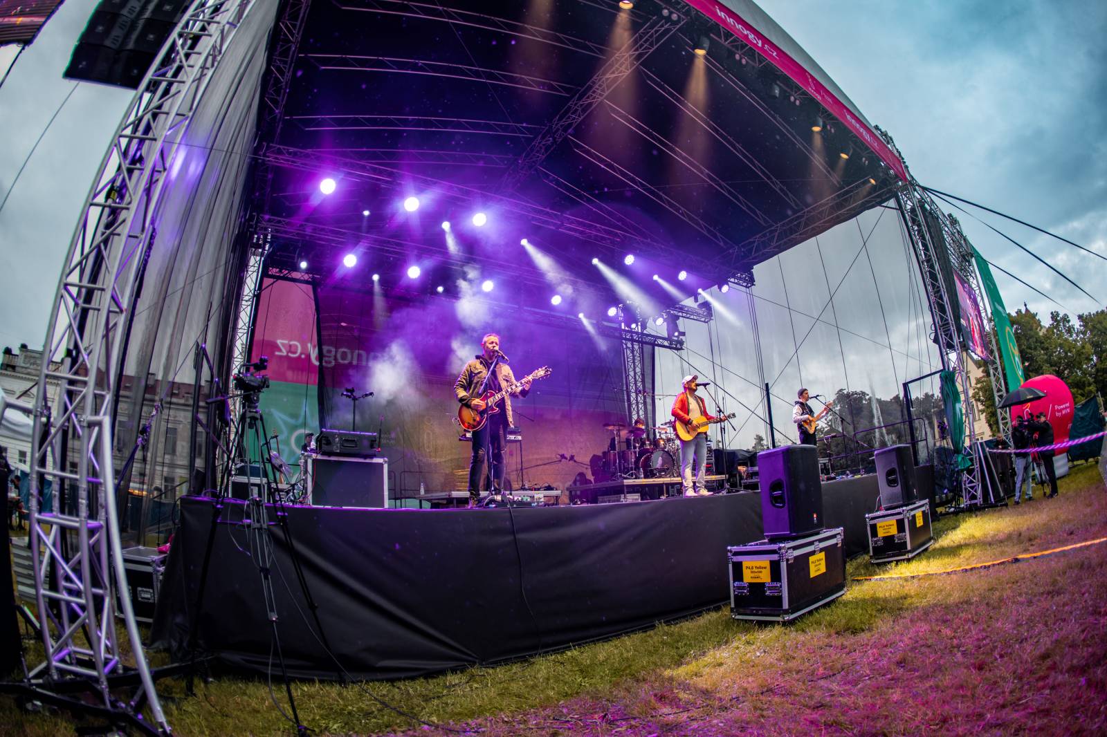 Mezi ploty, den druhý: Ani déšť nezkazil dobrou náladu. Zahráli Olympic, Aneta Langerová, Marta Jandová i Michal Hrůza