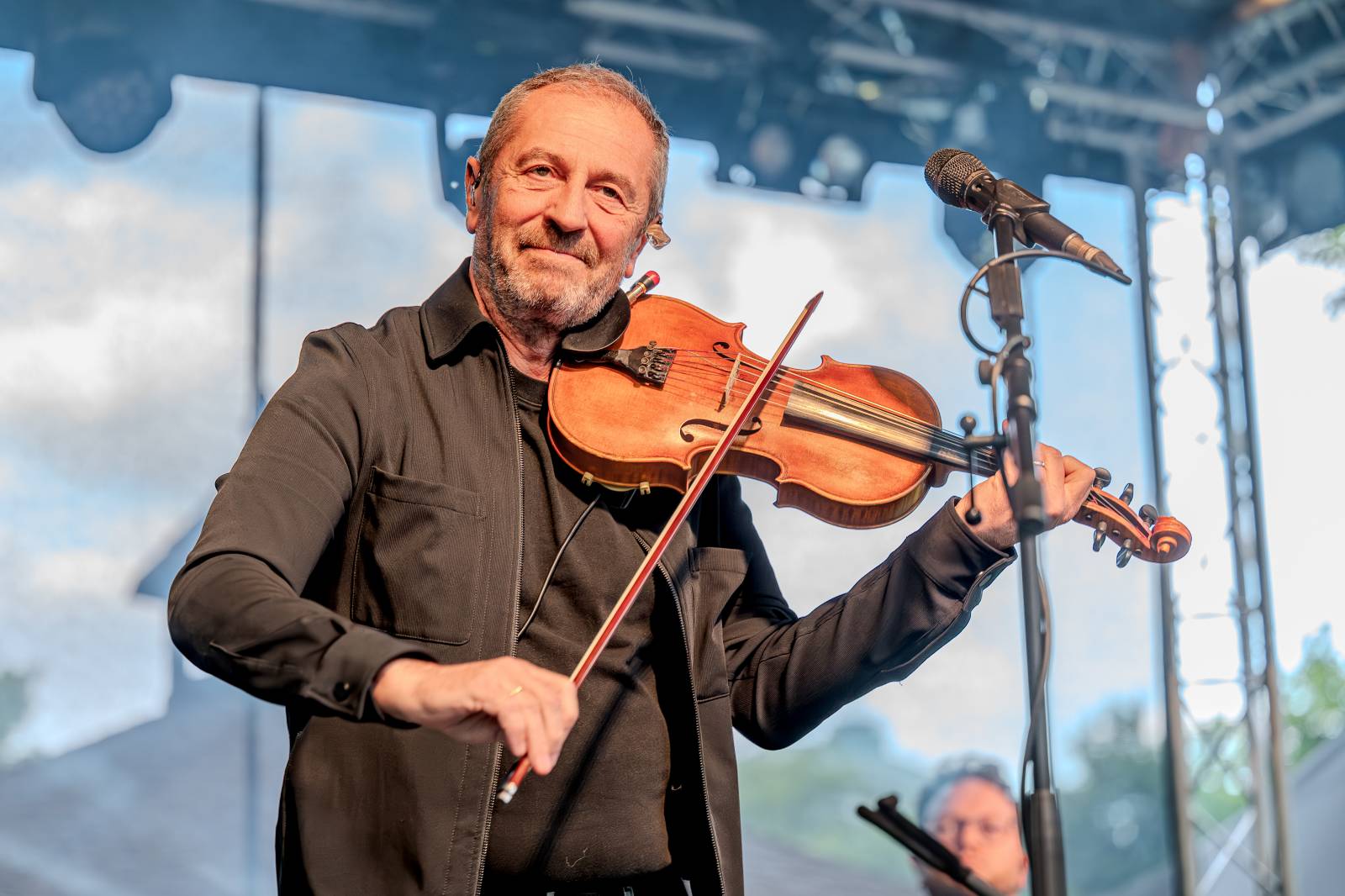 Čechomor odstartoval venkovní sezónu komorním koncertem ve vile Lanna