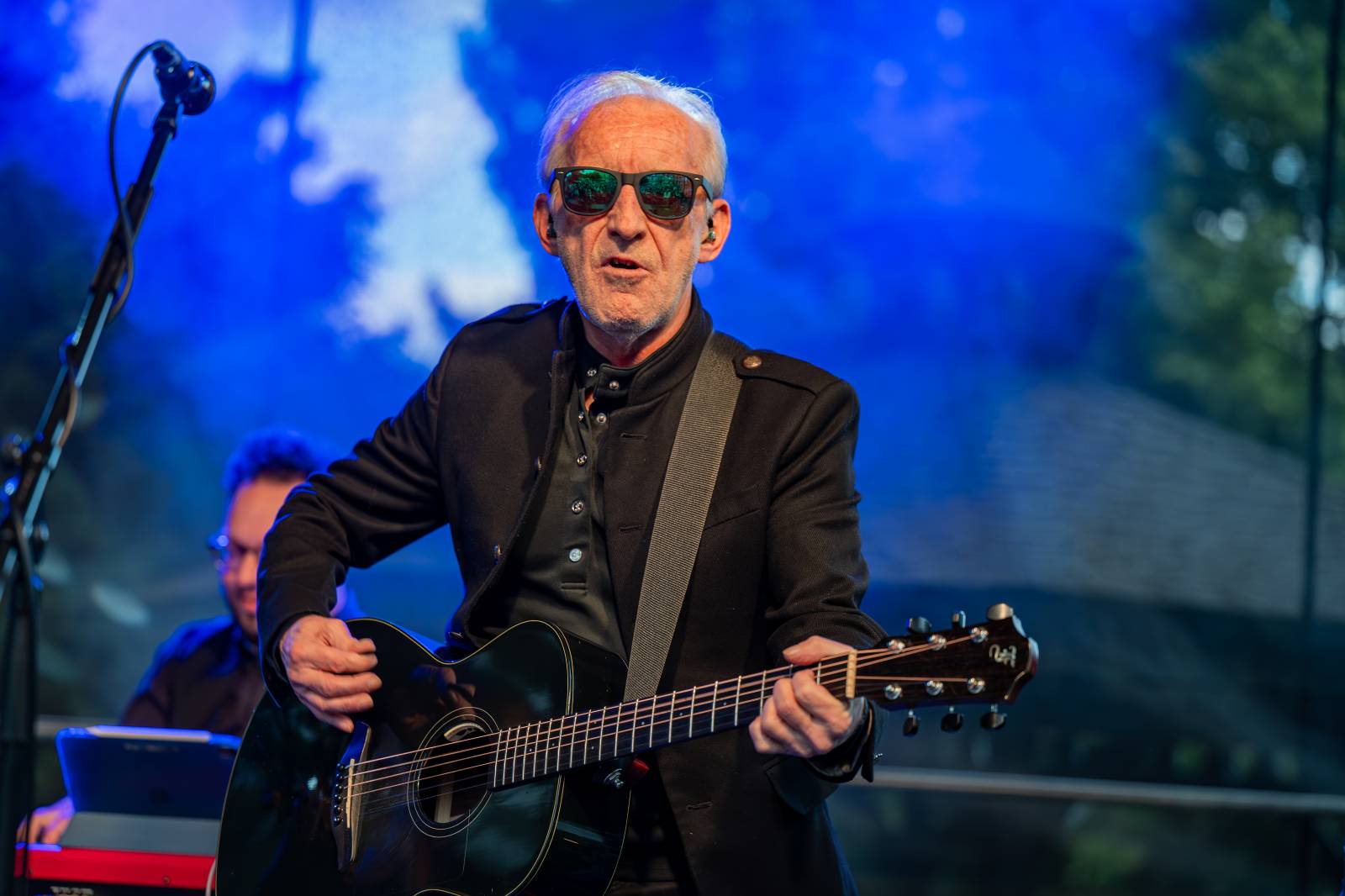 Čechomor odstartoval venkovní sezónu komorním koncertem ve vile Lanna