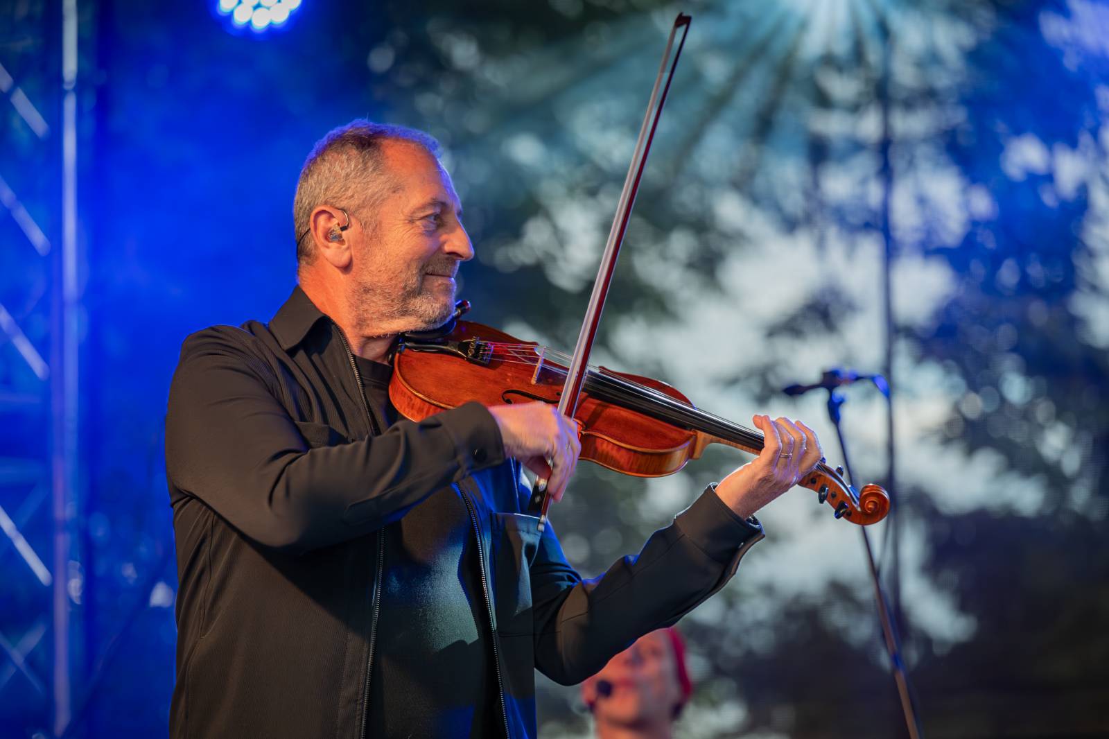 Čechomor odstartoval venkovní sezónu komorním koncertem ve vile Lanna