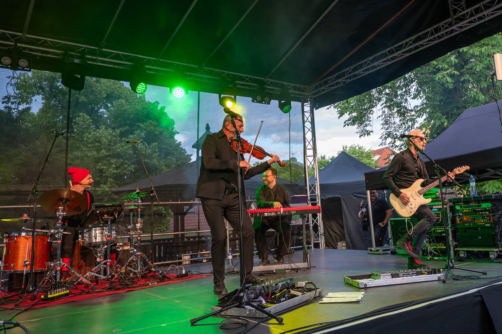 Čechomor odstartoval venkovní sezónu komorním koncertem ve vile Lanna