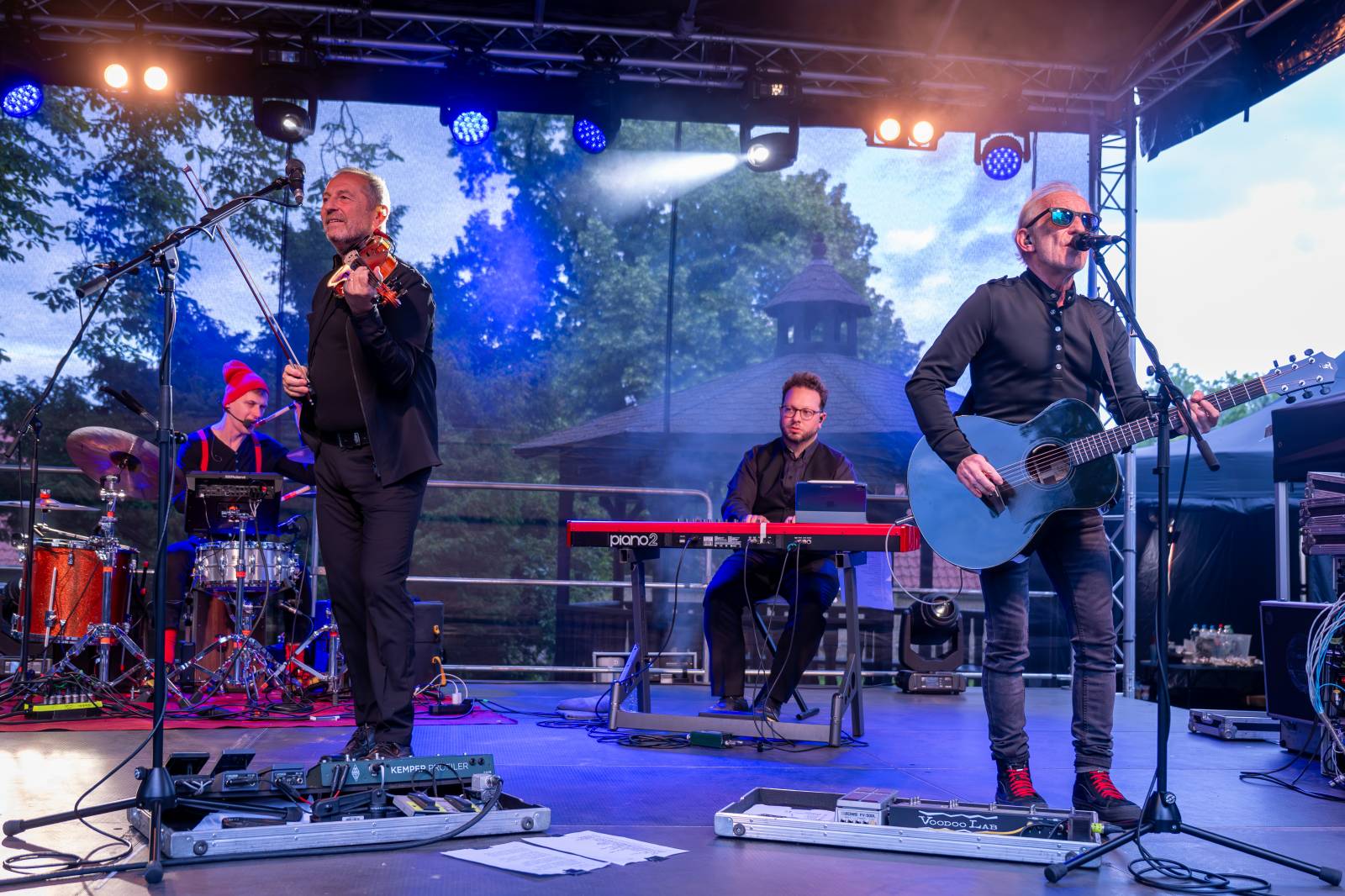 Čechomor odstartoval venkovní sezónu komorním koncertem ve vile Lanna