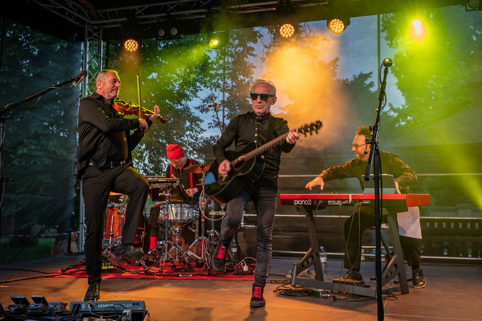 Čechomor odstartoval venkovní sezónu komorním koncertem ve vile Lanna