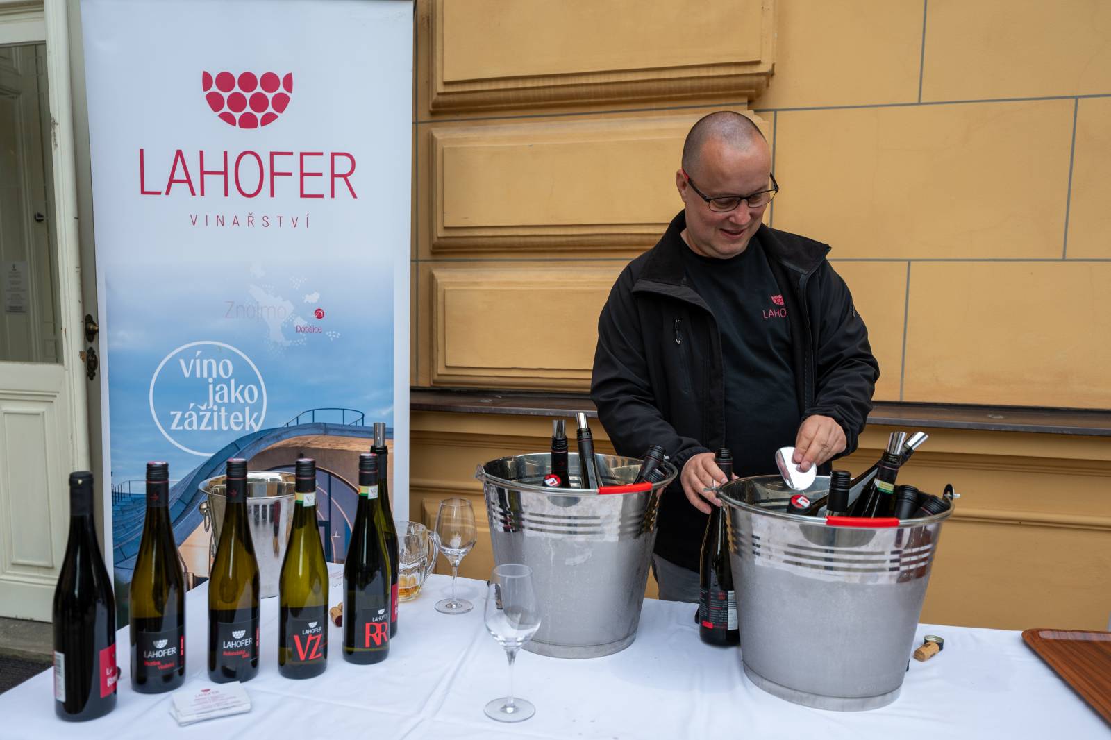 Čechomor odstartoval venkovní sezónu komorním koncertem ve vile Lanna