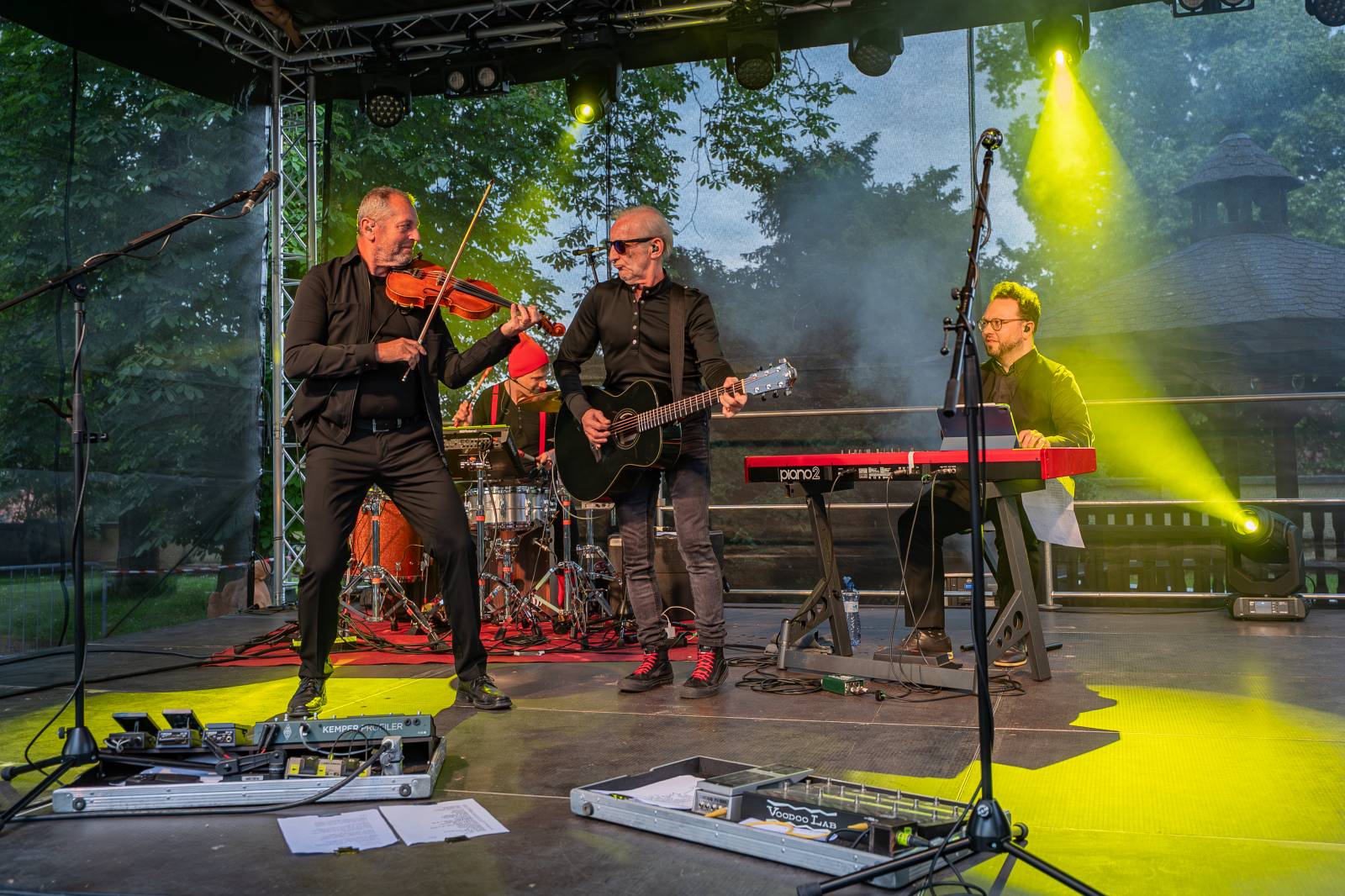 Čechomor odstartoval venkovní sezónu komorním koncertem ve vile Lanna