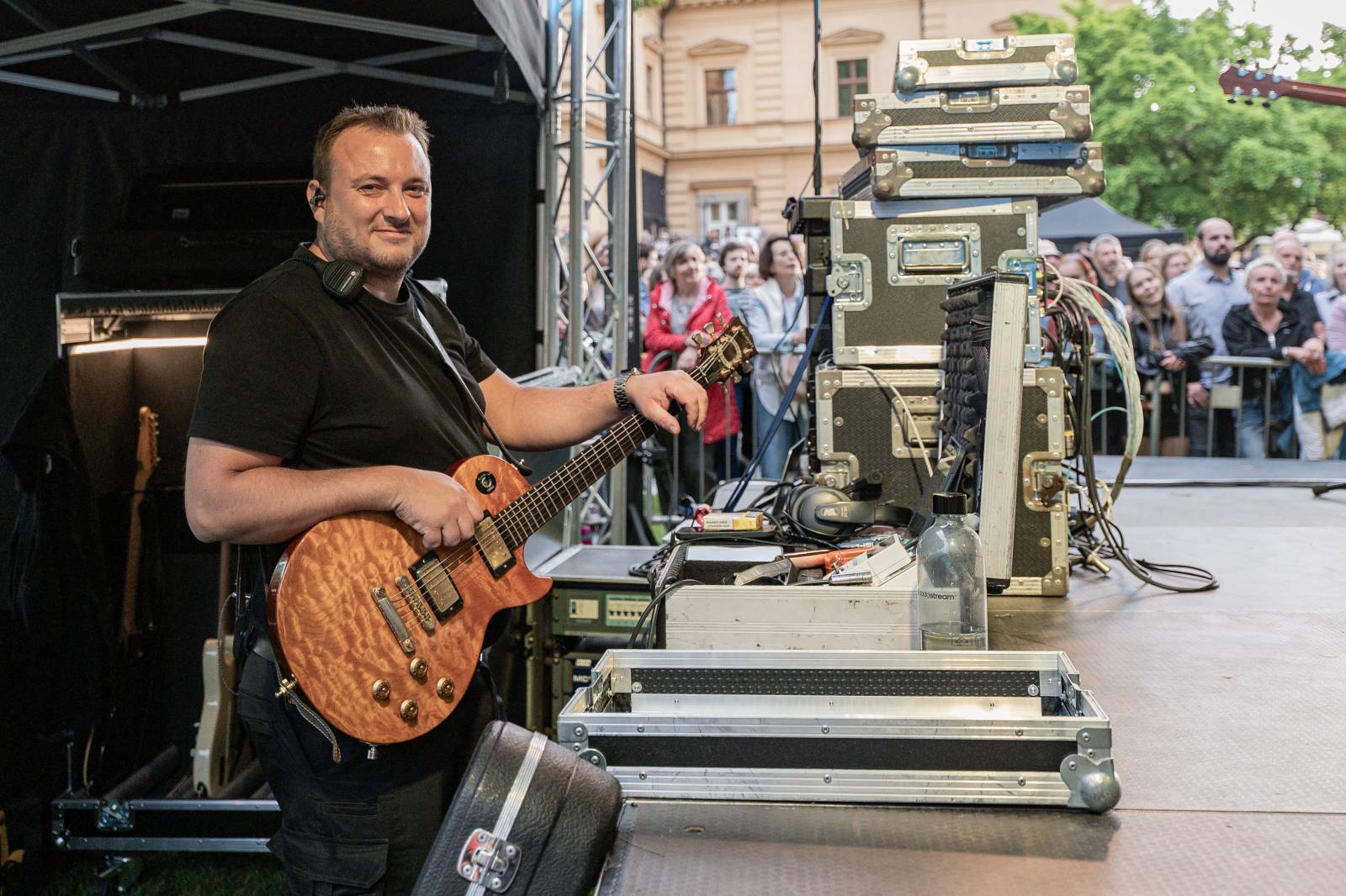Čechomor odstartoval venkovní sezónu komorním koncertem ve vile Lanna