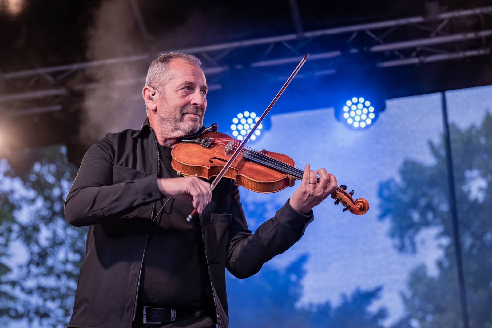 Čechomor odstartoval venkovní sezónu komorním koncertem ve vile Lanna