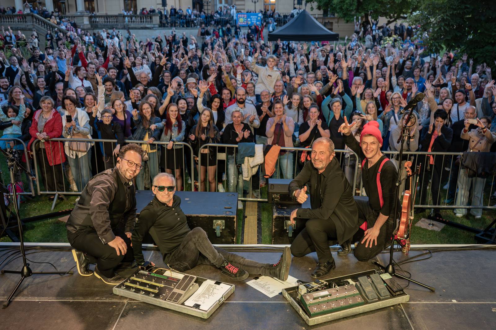 Čechomor odstartoval venkovní sezónu komorním koncertem ve vile Lanna