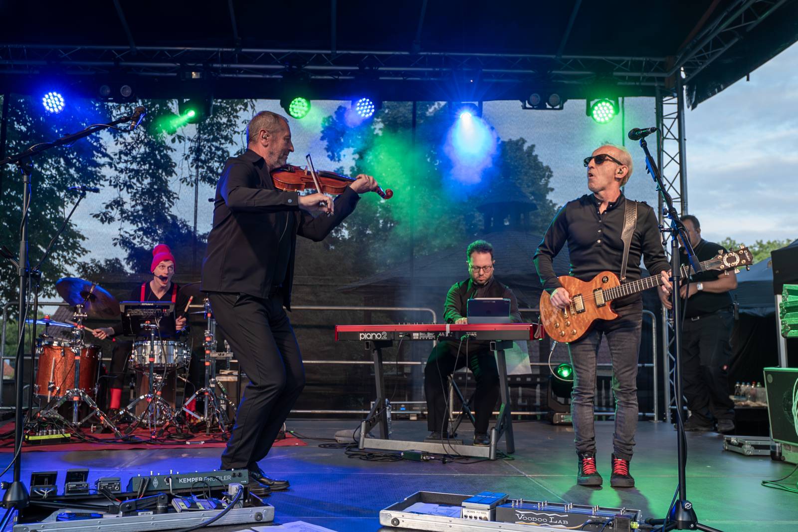 Čechomor odstartoval venkovní sezónu komorním koncertem ve vile Lanna