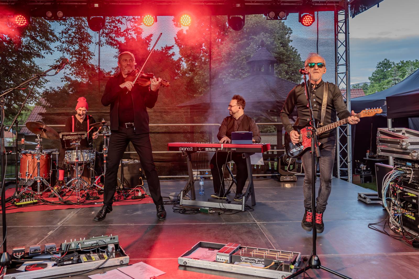 Čechomor odstartoval venkovní sezónu komorním koncertem ve vile Lanna