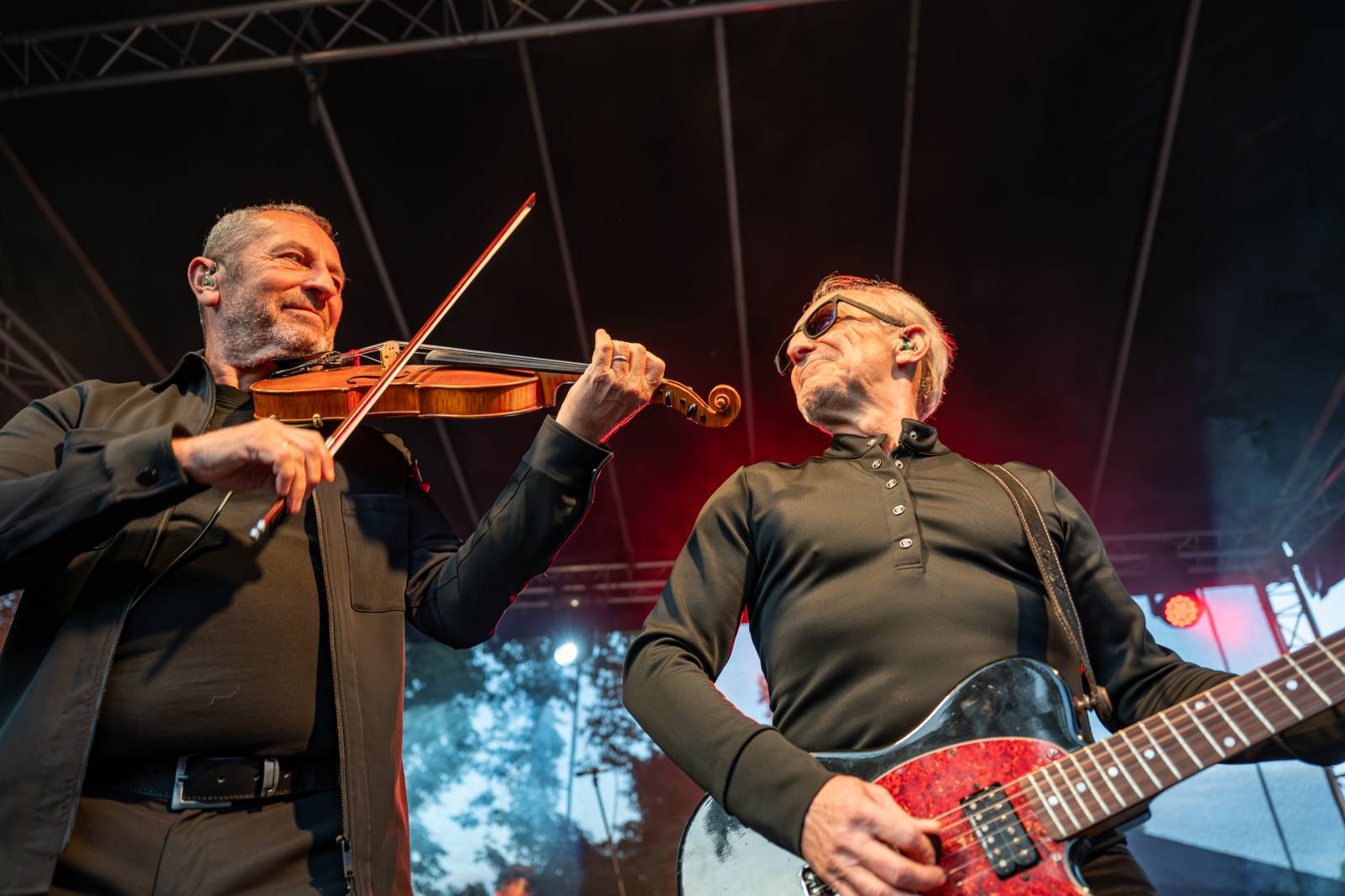 Čechomor odstartoval venkovní sezónu komorním koncertem ve vile Lanna